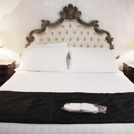 Piazza Di Spagna Suites Roma Habitación foto