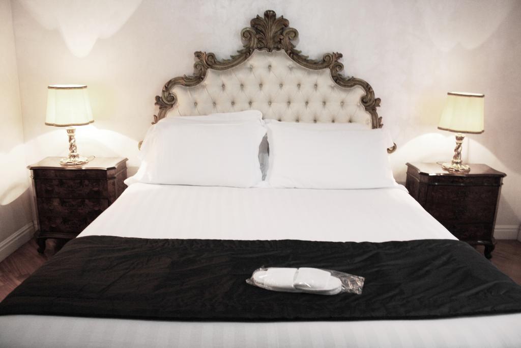 Piazza Di Spagna Suites Roma Habitación foto